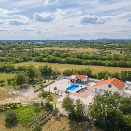Ferienhaus Mit Privatpool Fur 4 Personen Ca 70 Qm In Bristane, Dalmatien Dalmatinisches Hinterland *