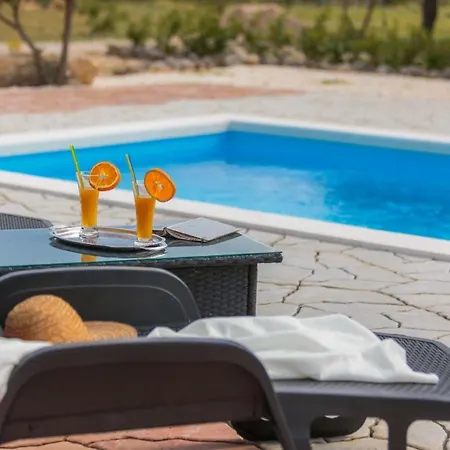 Ferienhaus Mit Privatpool Fur 4 Personen Ca 70 Qm In Bristane, Dalmatien Dalmatinisches Hinterland Bristane