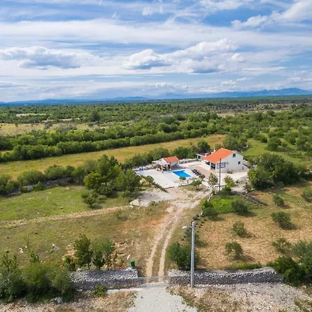 Ferienhaus Mit Privatpool Fur 4 Personen Ca 70 Qm In Bristane, Dalmatien Dalmatinisches Hinterland * Bristane