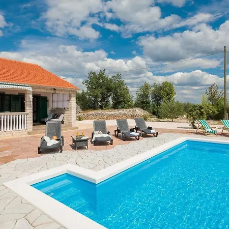 Ferienhaus Mit Privatpool Fur 4 Personen Ca 70 Qm In Bristane, Dalmatien Dalmatinisches Hinterland Bristane