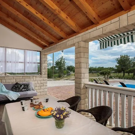 Ferienhaus Mit Privatpool Fur 4 Personen Ca 70 Qm In Bristane, Dalmatien Dalmatinisches Hinterland Prázdninový dům Bristane