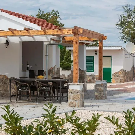 Prázdninový dům Ferienhaus Mit Privatpool Fur 4 Personen Ca 70 Qm In Bristane, Dalmatien Dalmatinisches Hinterland